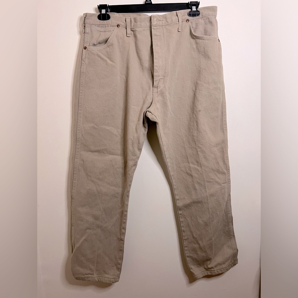 Vintage men’s wrangler Tan pants size 40x30.